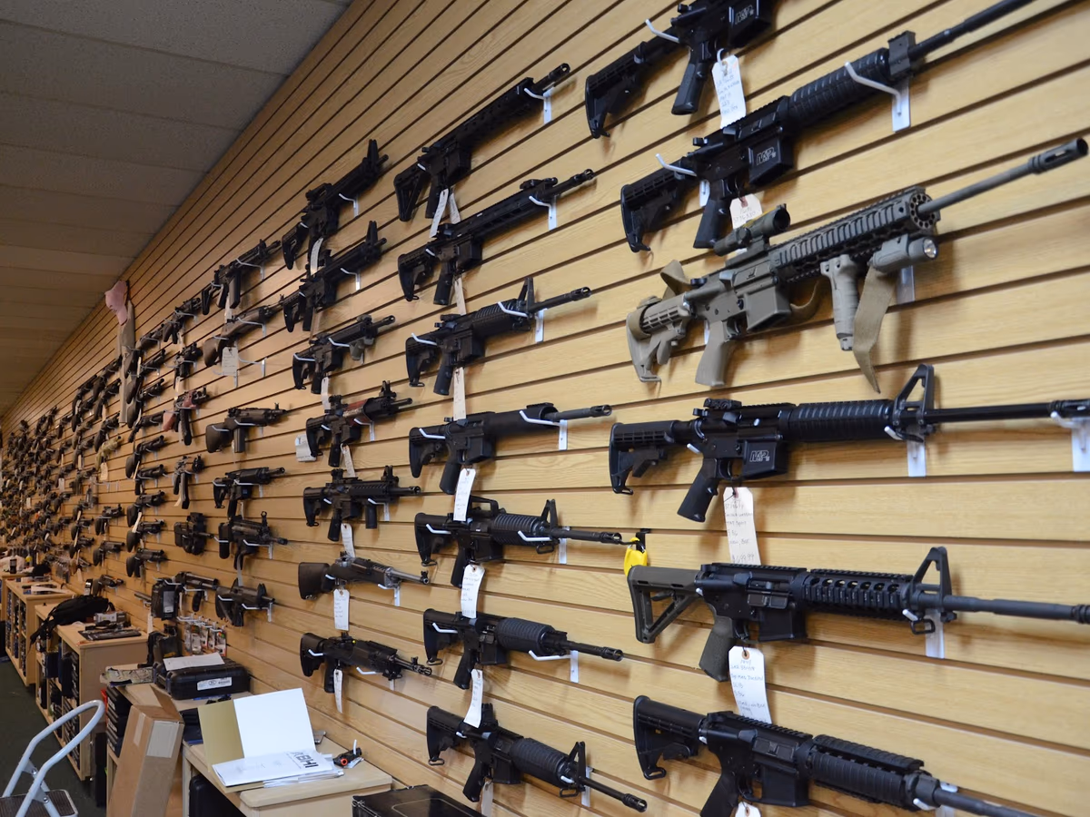 Gun & Knife Country photo 3