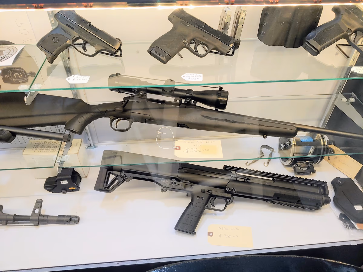 hestersgunshop.com photo 2