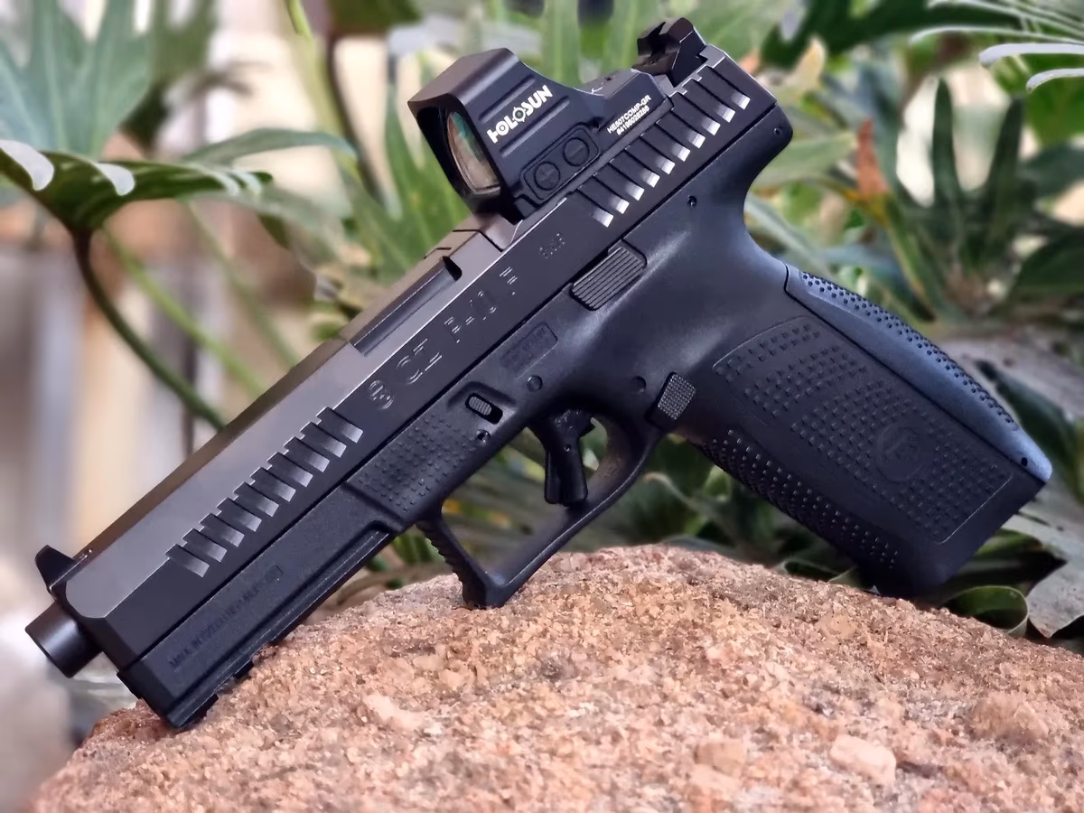 Just Guns & Ammo photo 2