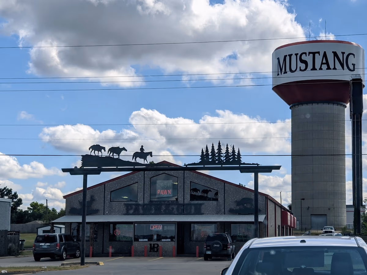 Mustang Pawn & Guns