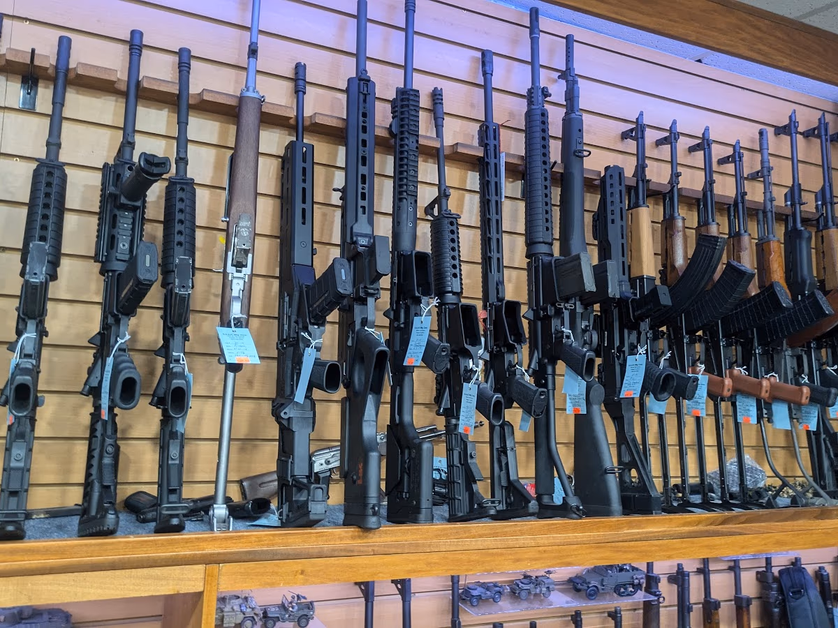 S.A.A.R. Mfg. Corp. Gun Shop photo 2