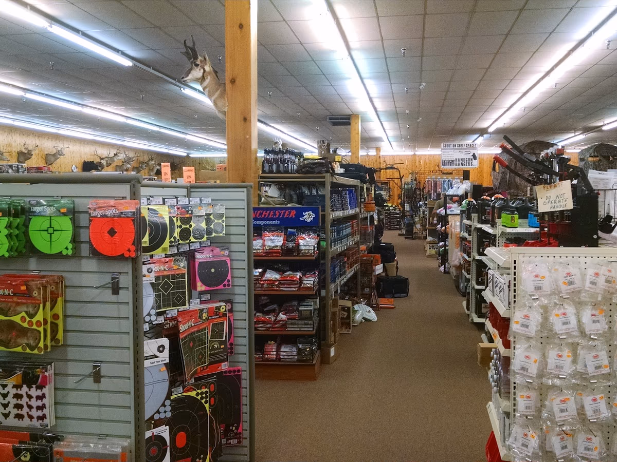 SPORTSMAN'S DEN photo 2