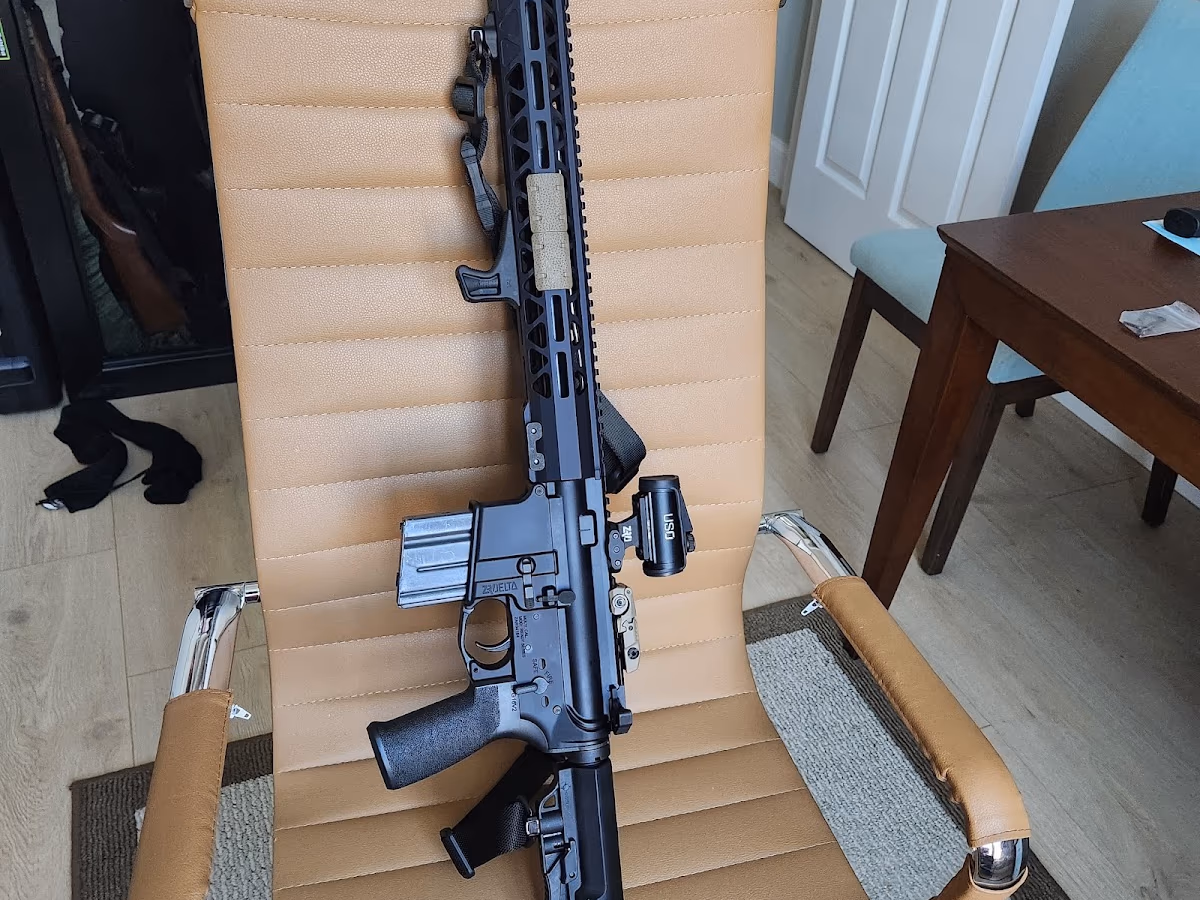 Victors Gun ROOM photo 2